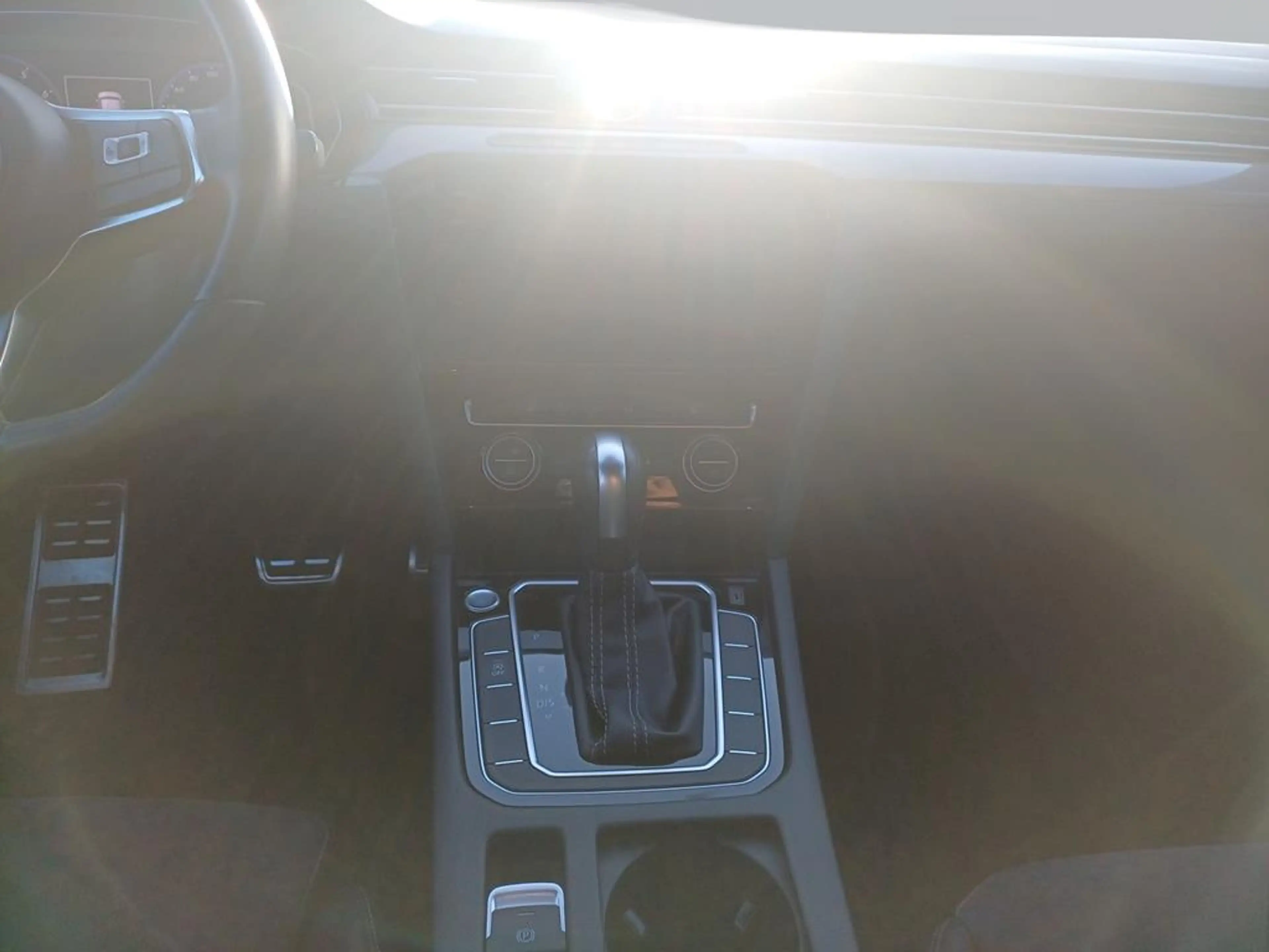 Volkswagen Arteon R-Line — photo 14