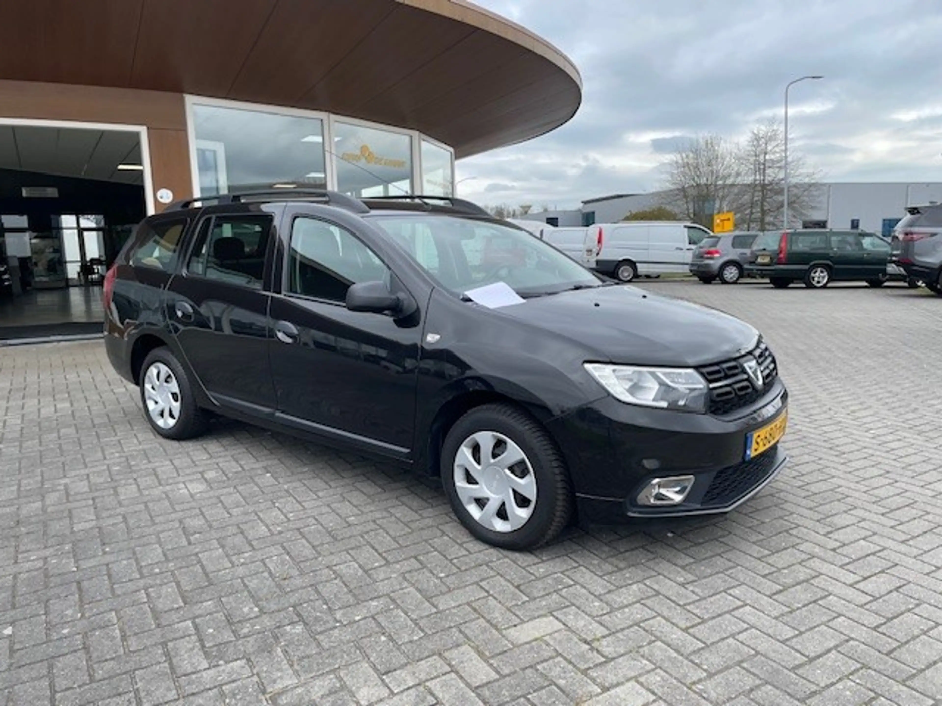 Dacia Logan MCV 1.0 SCe — photo 10