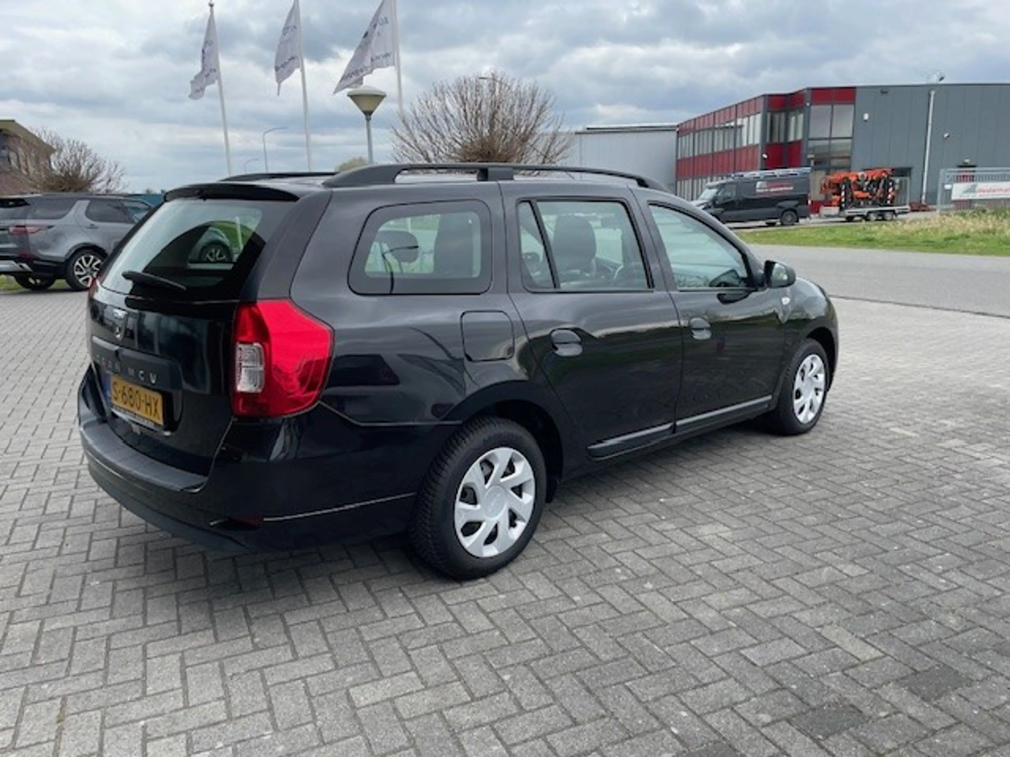 Dacia Logan MCV 1.0 SCe — photo 8