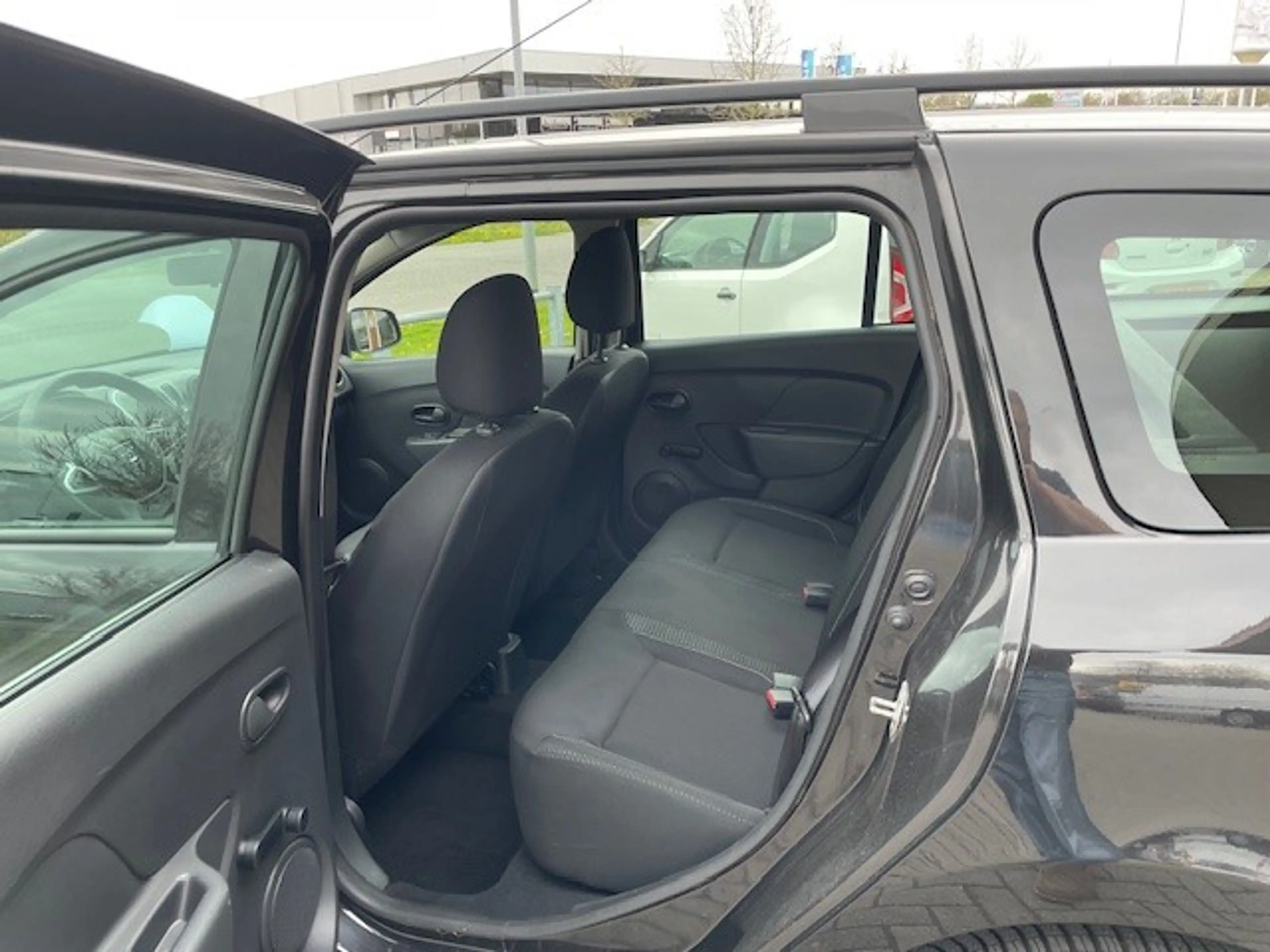 Dacia Logan MCV 1.0 SCe — photo 6