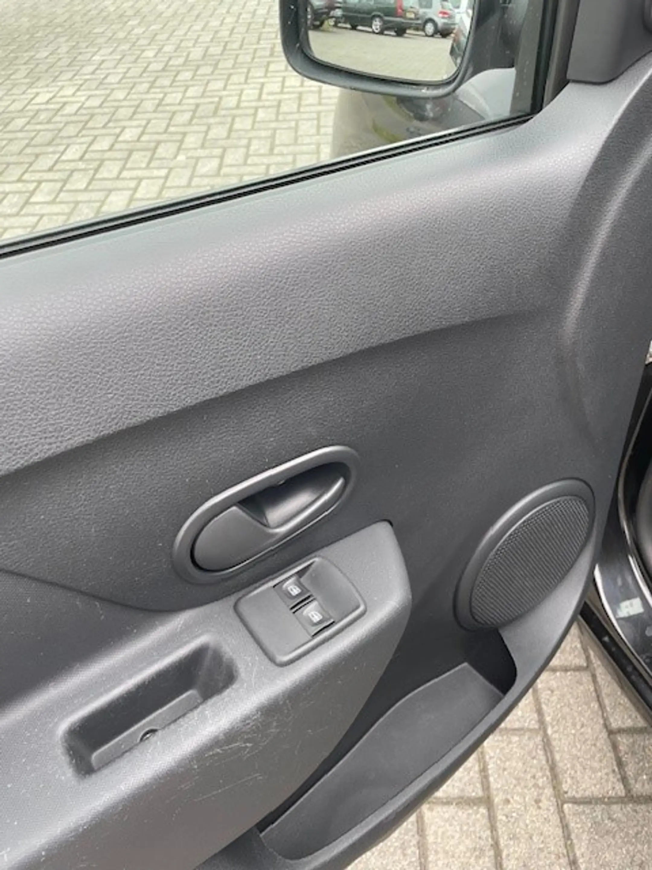 Dacia Logan MCV 1.0 SCe — photo 3