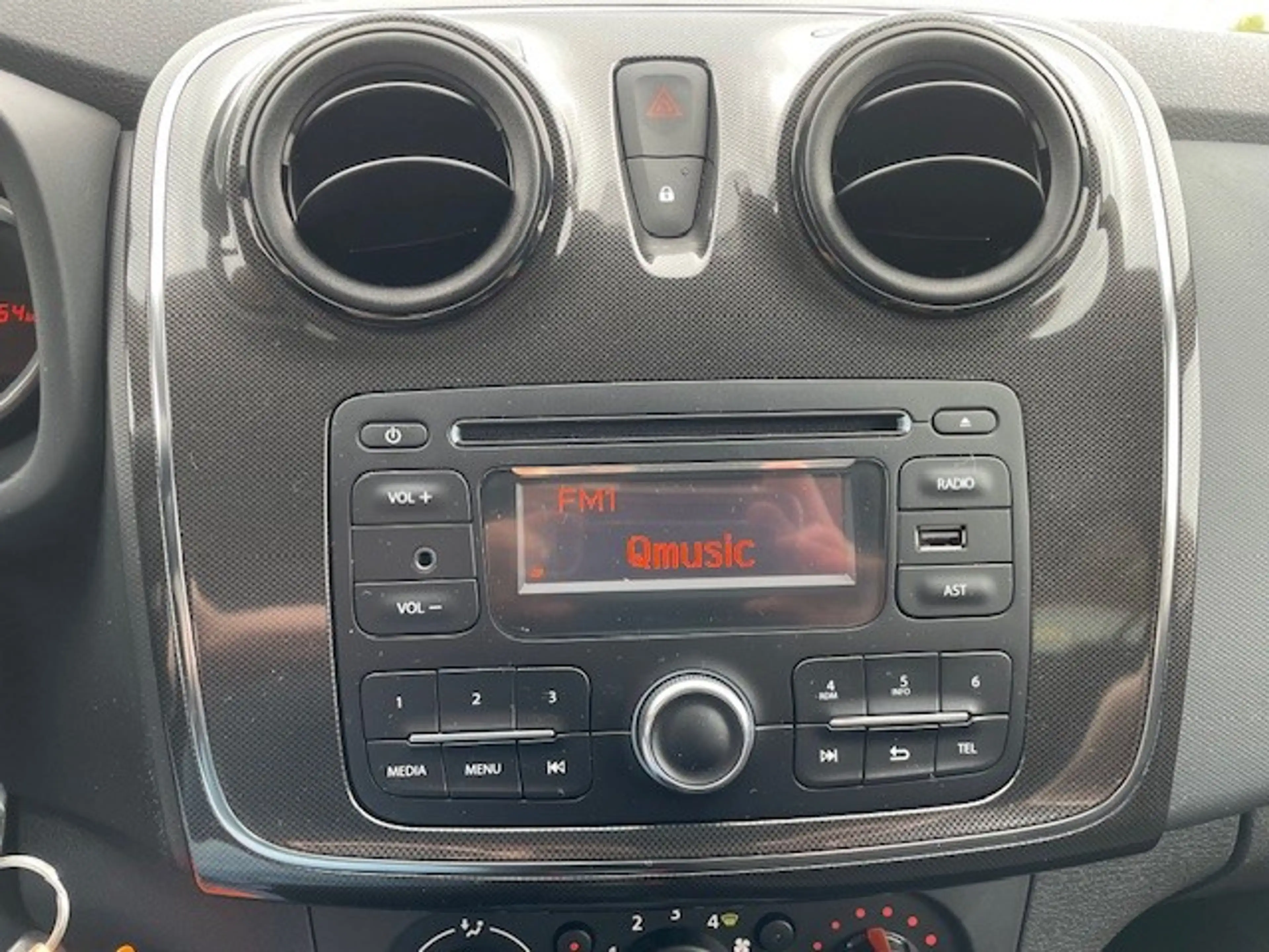 Dacia Logan MCV 1.0 SCe — photo 5