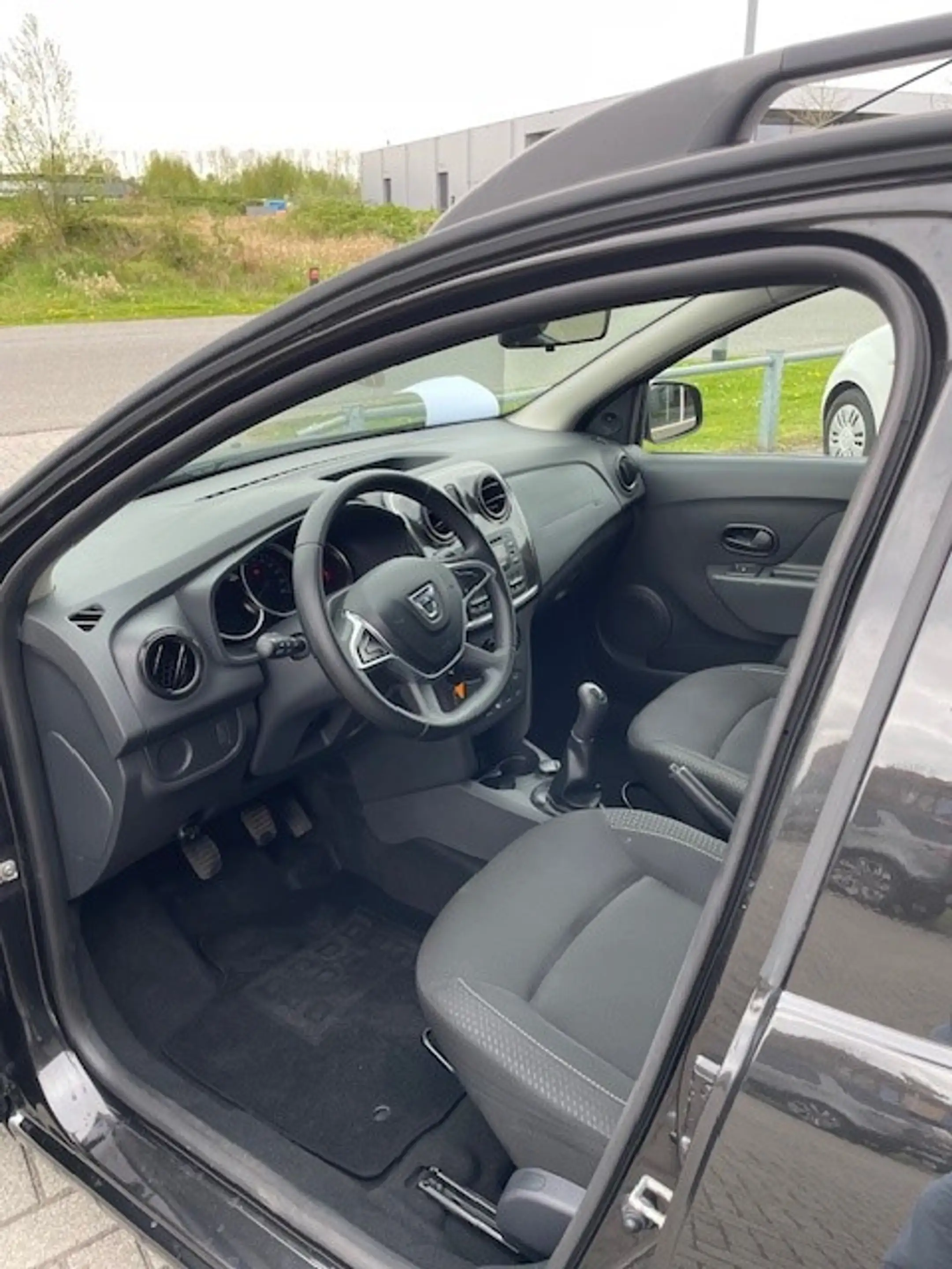Dacia Logan MCV 1.0 SCe — photo 2