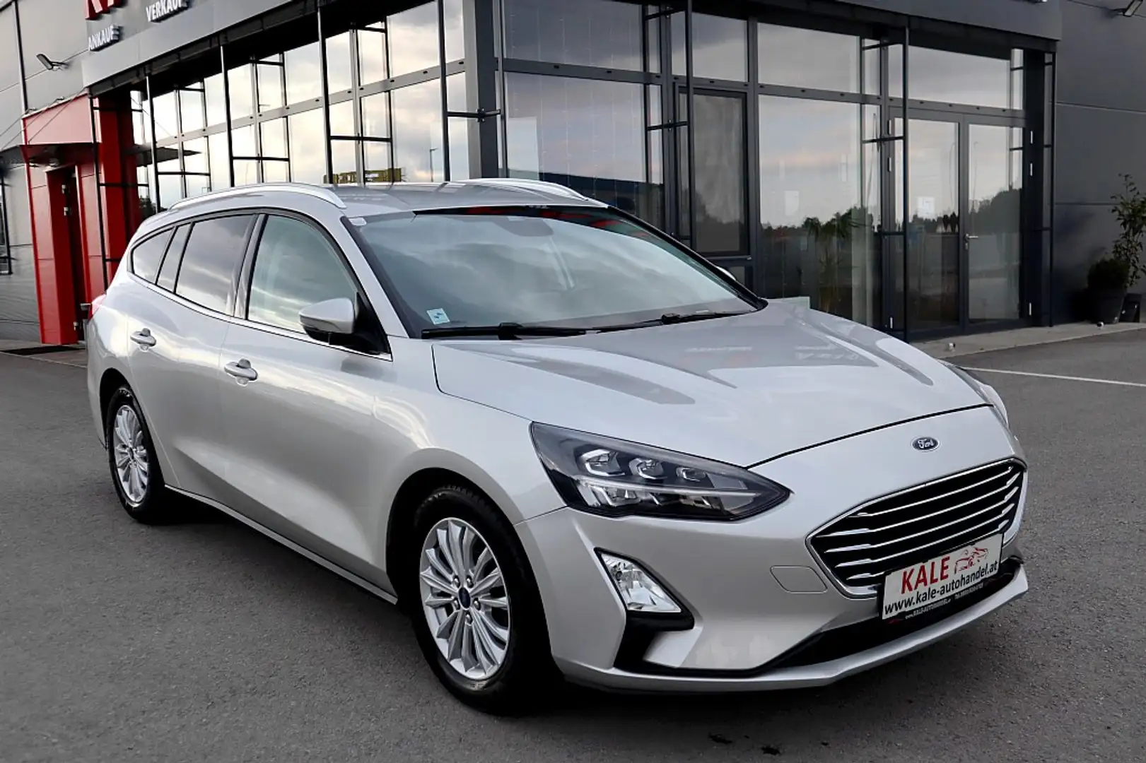Ford Focus Traveller 2,0 EcoBlue SCR Titanium *1.Besit*LED... Silber - 2