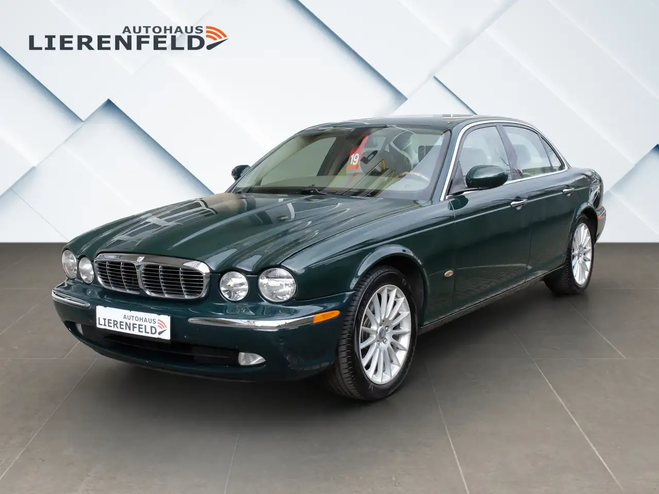 Jaguar XJ