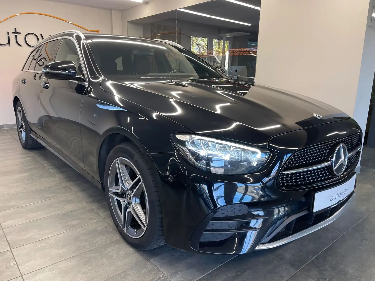 Mercedes-Benz E 300 de T. 4Matic AMG Line*1HD/AHK/LED/Navi/TOP Schwarz - 1