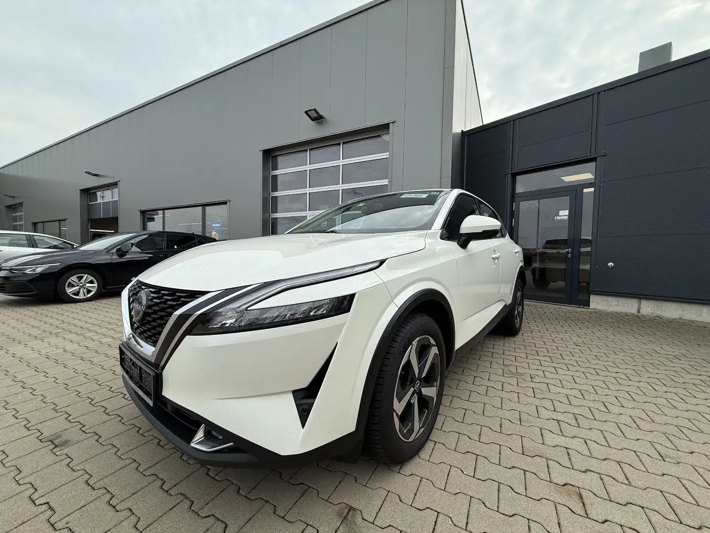 Nissan Qashqai 1.3 Dig-T MHEV Automatik N-Connecta Blanc - 1