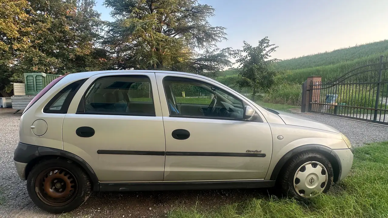 Opel Corsa III 2000 5p 1.2 Comfort, foto 1