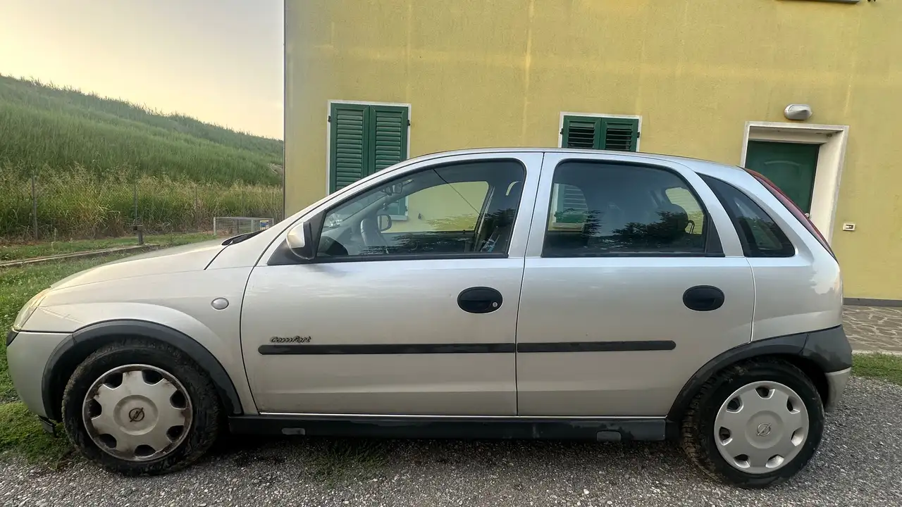 Opel Corsa III 2000 5p 1.2 Comfort, foto 2