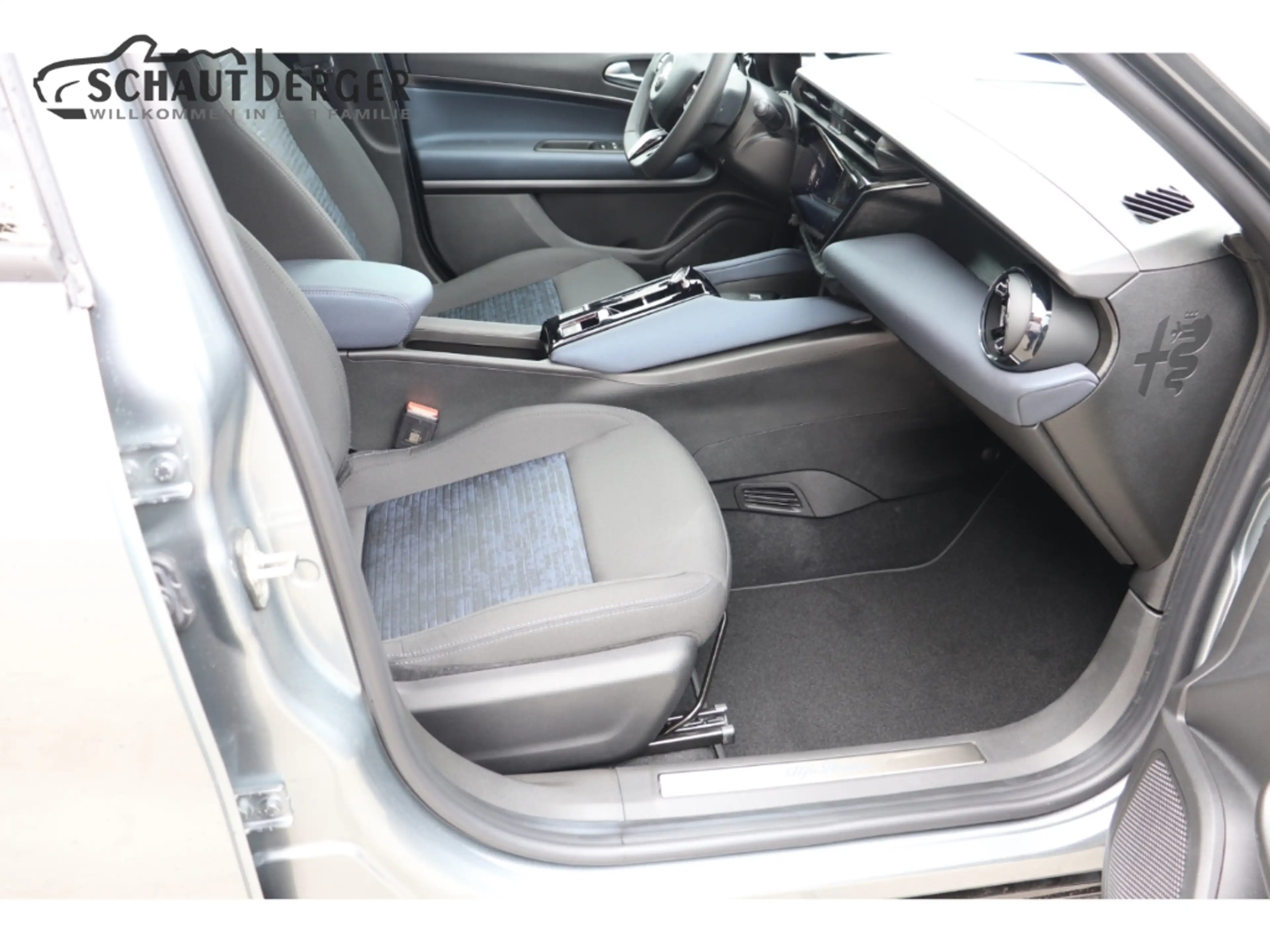 Alfa Romeo Junior Ibrida 1.2 VGT 48V-Hybrid 107 kW Sprint Navi Digit — photo 14