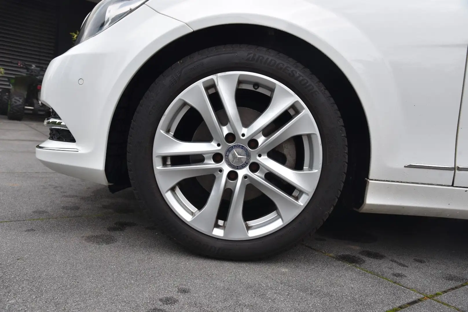 Mercedes-Benz C 180 CGI Lim. BlueEfficiency **NAVI/8-FACH** Weiß - 2
