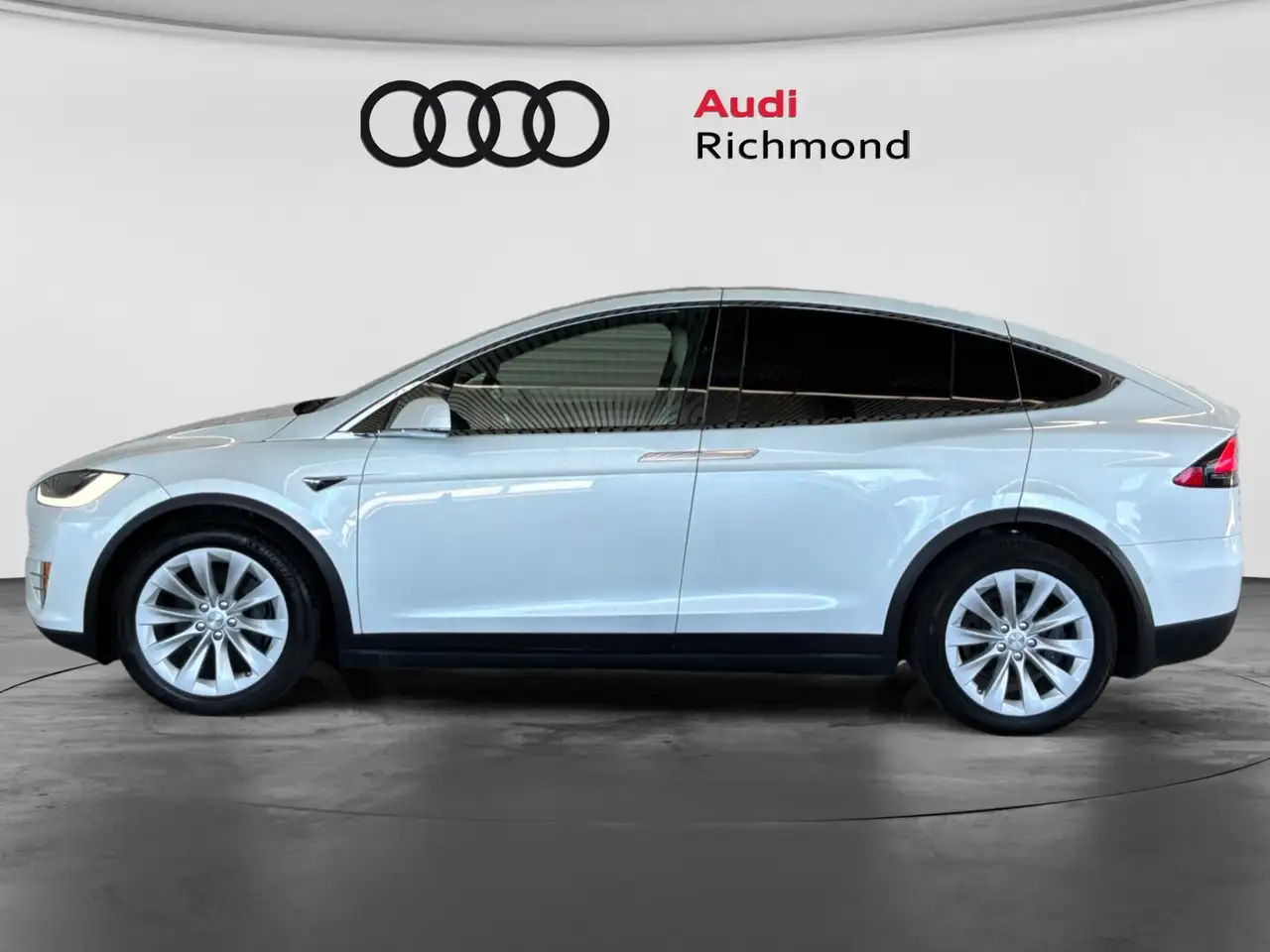 Tesla Model X photo Tesla Model X