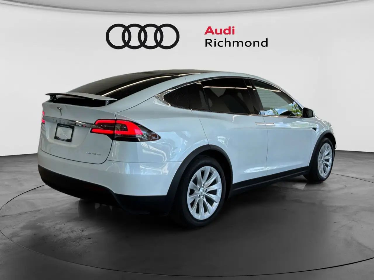 Tesla Model X photo Tesla Model X