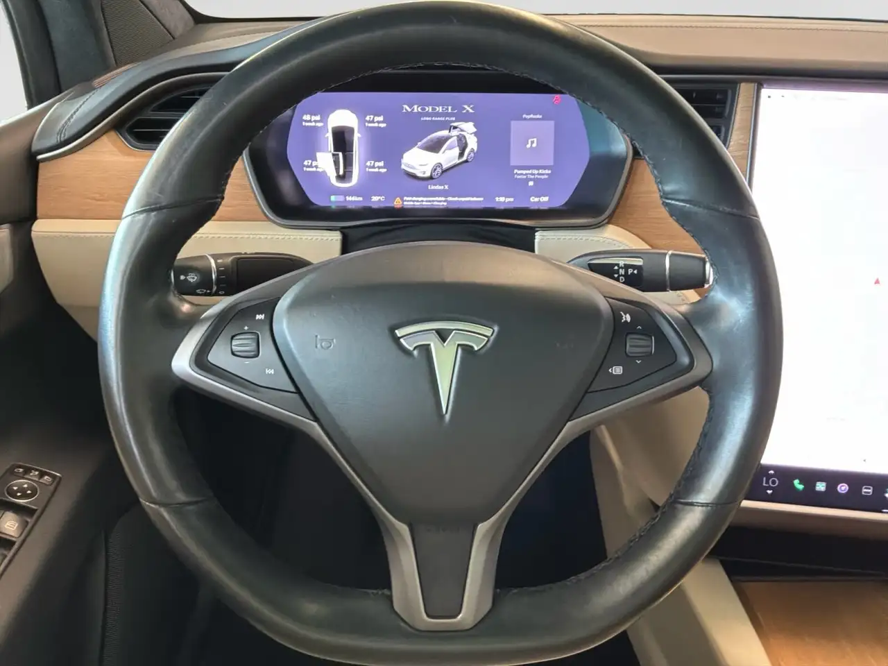 Tesla Model X photo Tesla Model X