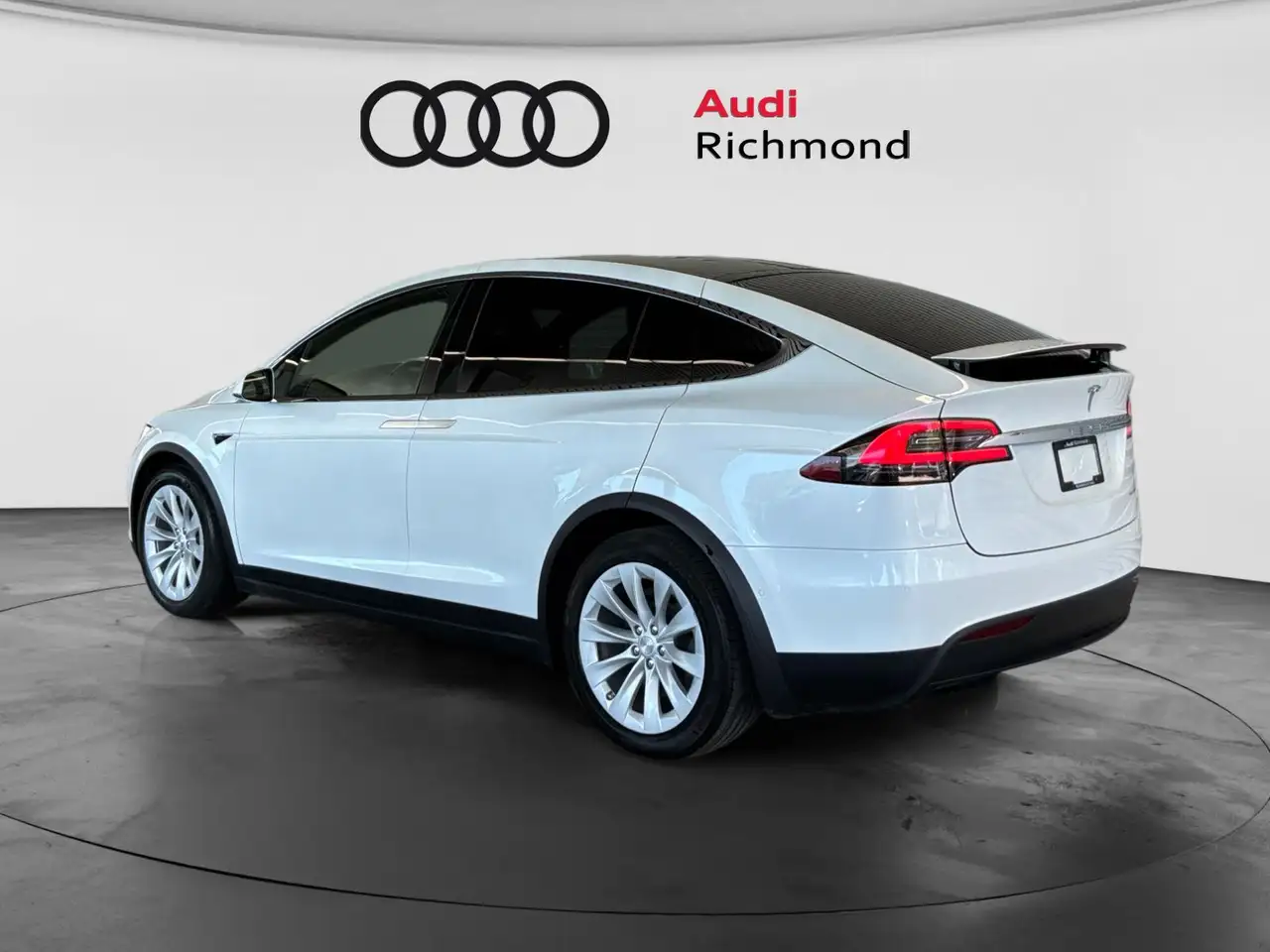 Tesla Model X photo Tesla Model X