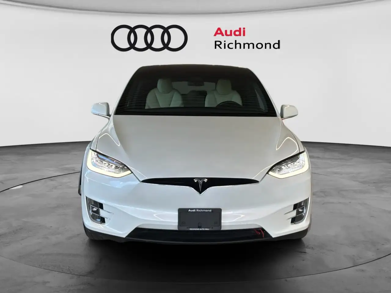 Tesla Model X photo Tesla Model X
