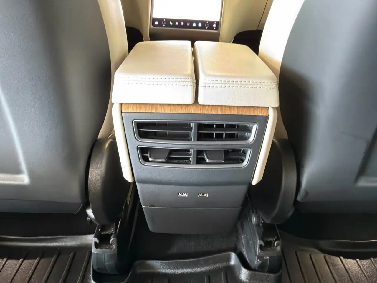 Tesla Model X photo Tesla Model X