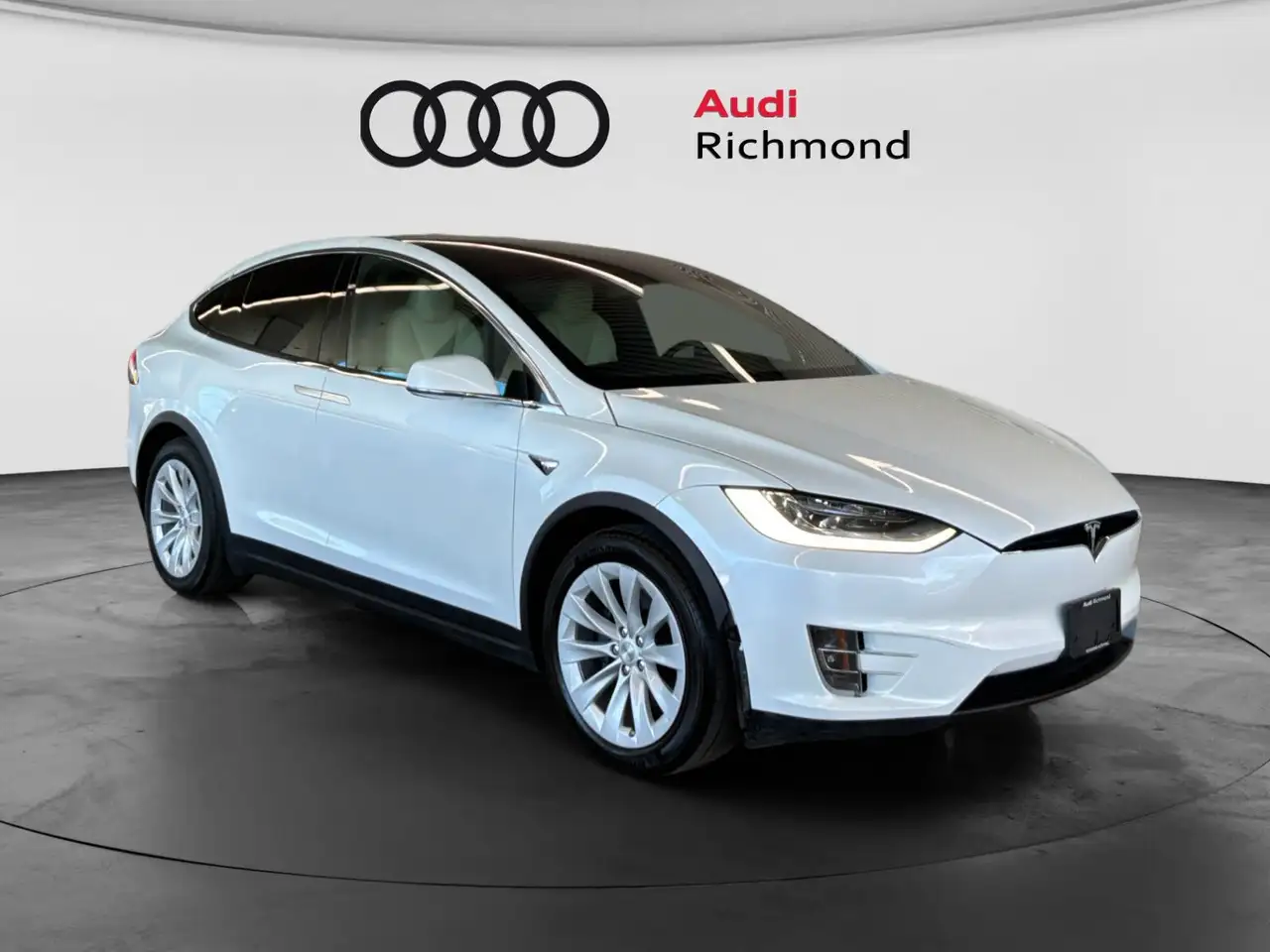 Tesla Model X photo Tesla Model X