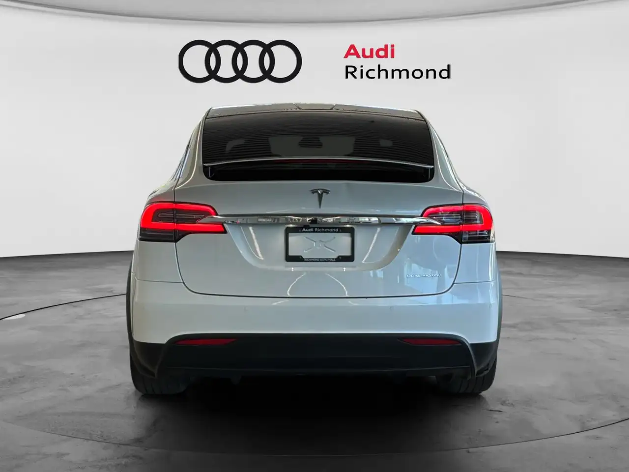 Tesla Model X photo Tesla Model X