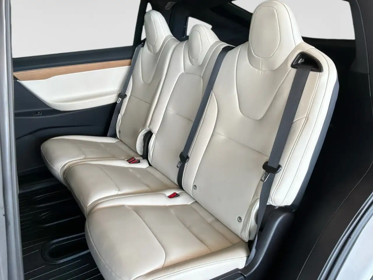 Tesla Model X photo Tesla Model X