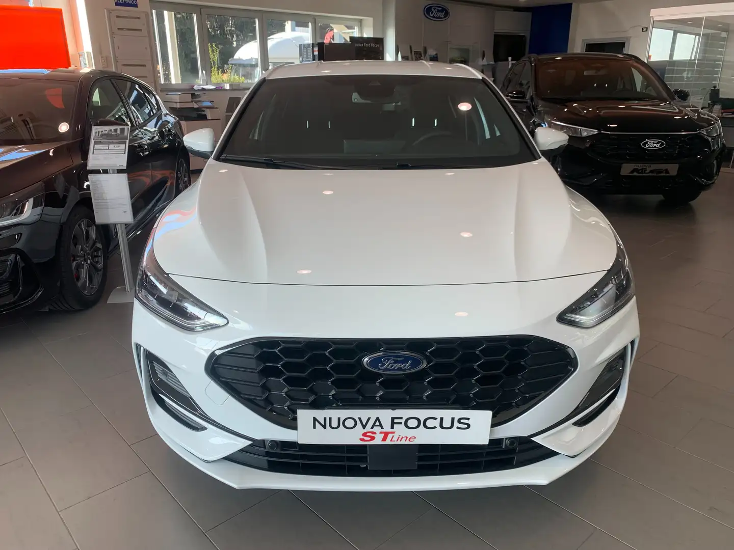 Ford Focus 1.0 BENZ/IBRIDA ST-Line 125cv "NUOVA A TASSO ZERO" Bianco - 2