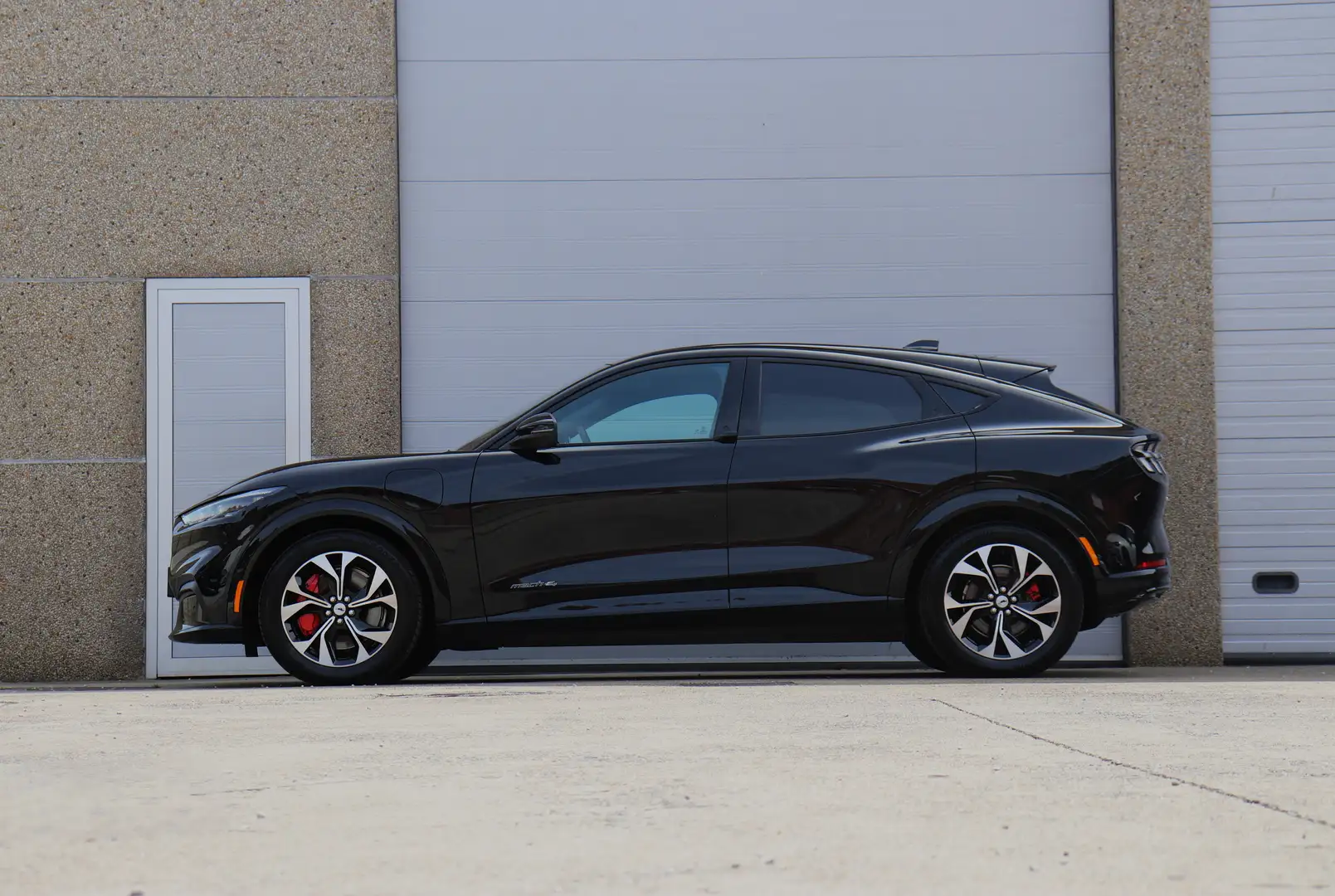 Ford Mustang Mach-E 76 kWh AWD Premium Standard Range - Pano/Memory Negro - 2