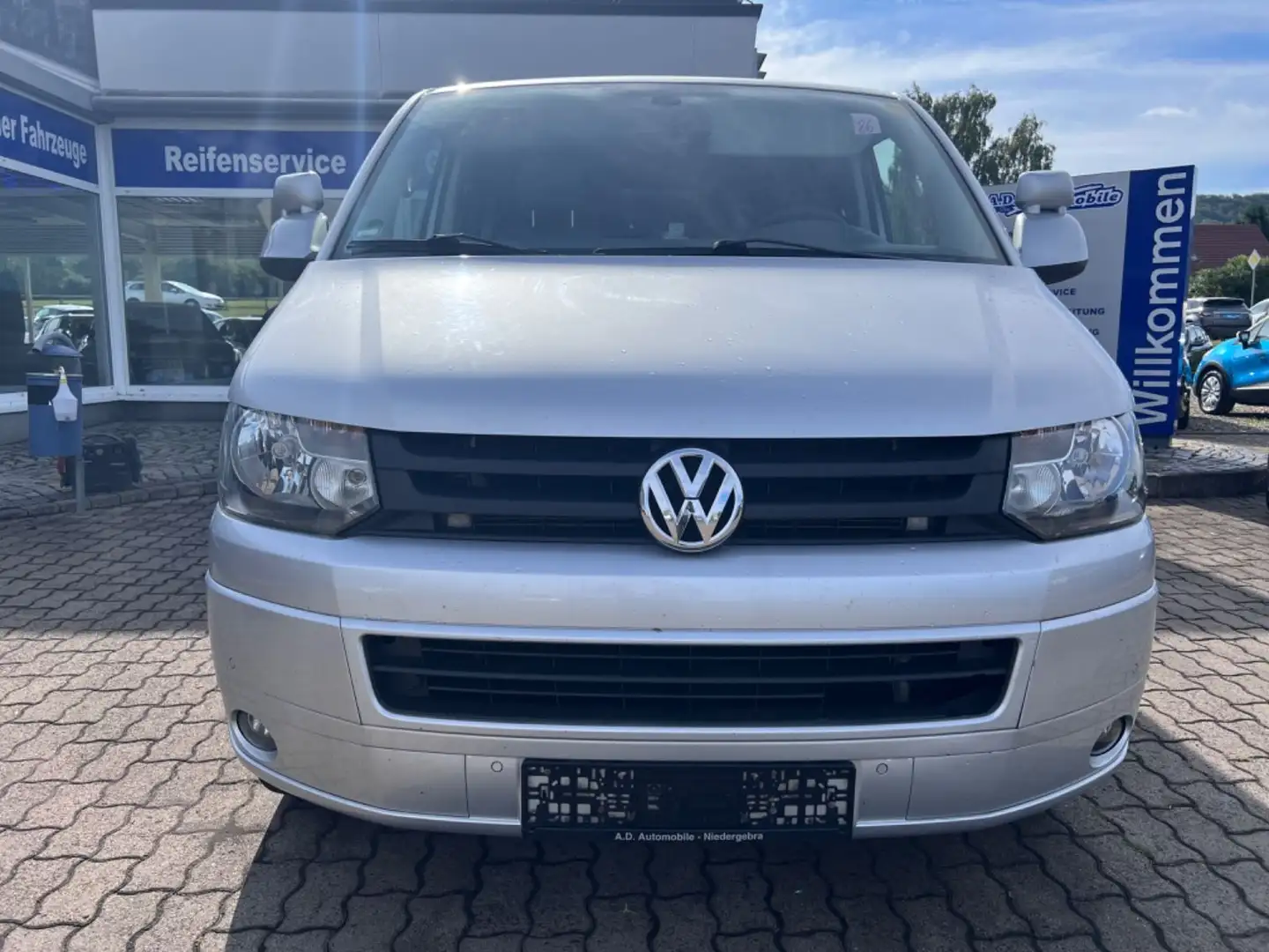 Volkswagen T5 Kombi behindertengerecht DSG Auffahrrampe Plateado - 2
