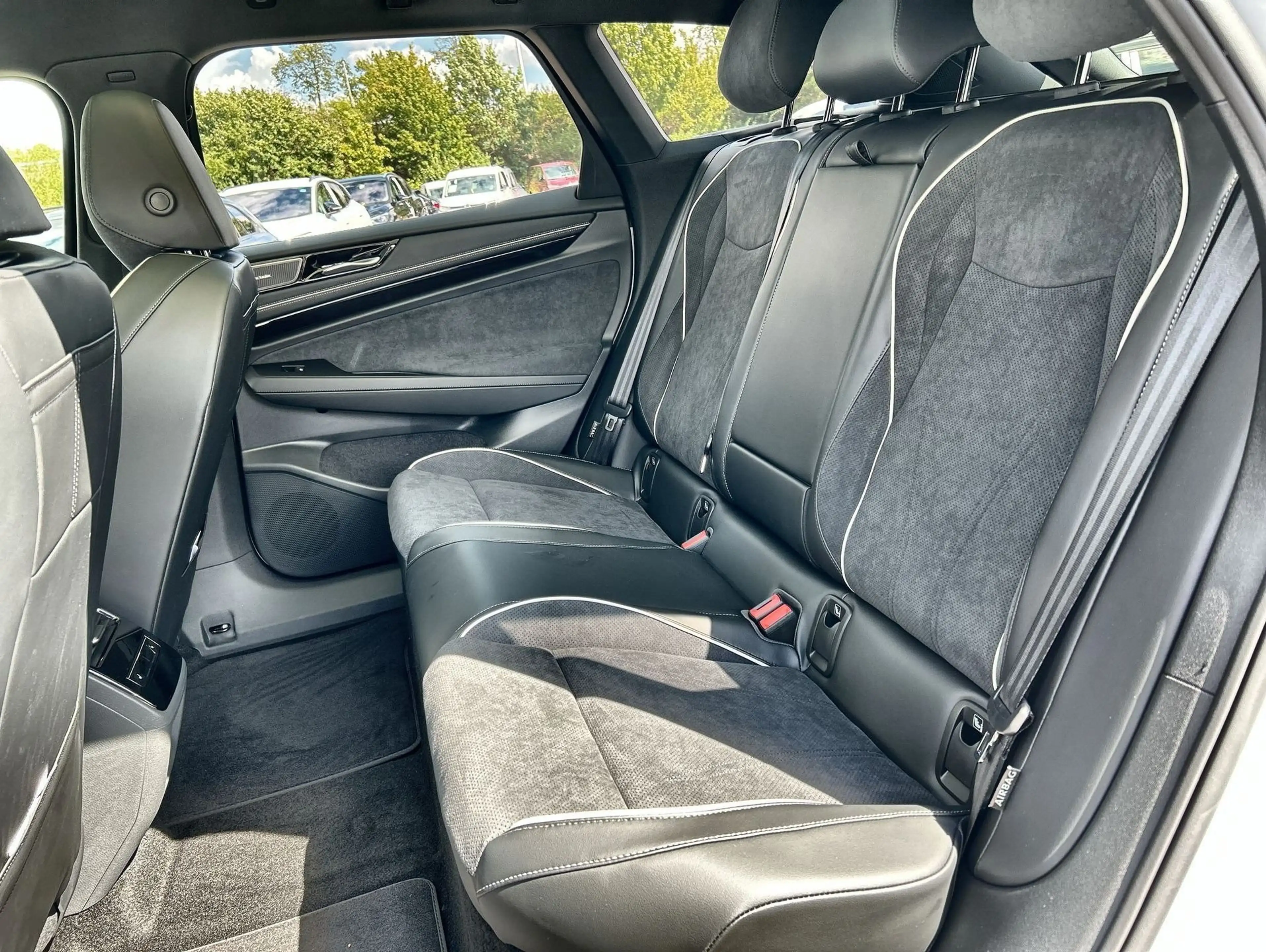 Volkswagen ID.7 Tourer Pro 77 kWh  BlackStyle Pano  Wärmepumpe AHK — photo 12