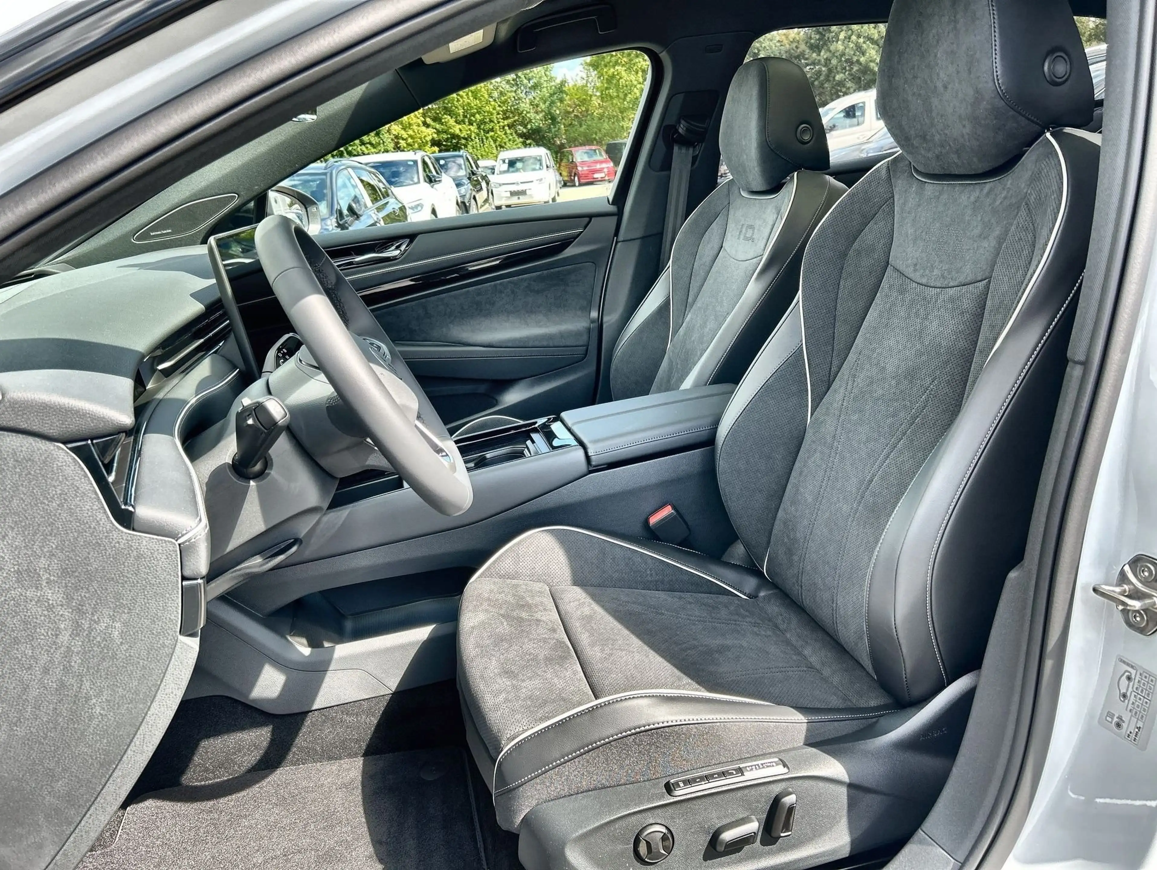 Volkswagen ID.7 Tourer Pro 77 kWh  BlackStyle Pano  Wärmepumpe AHK — photo 13