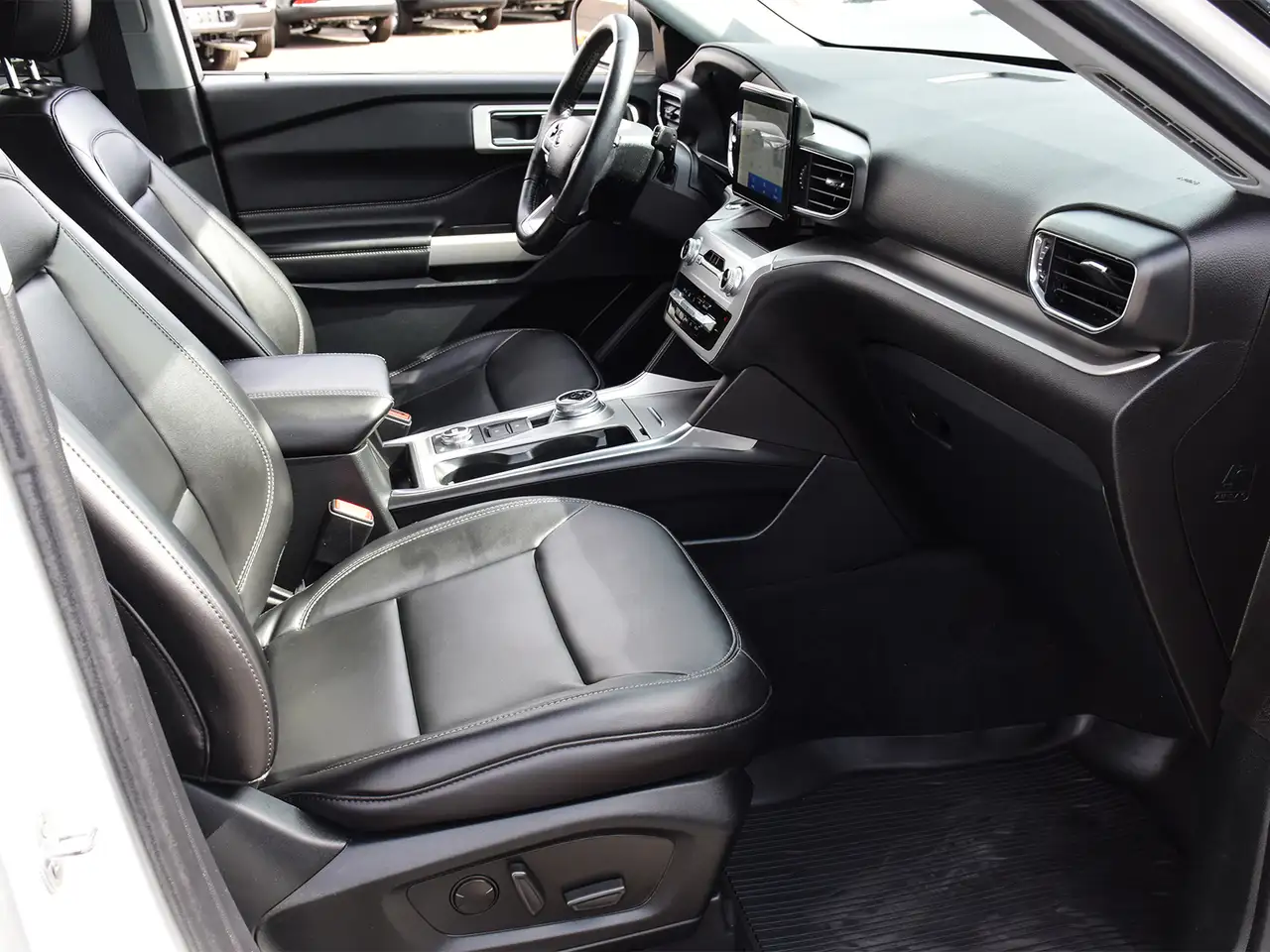 Ford Explorer photo Ford Explorer
