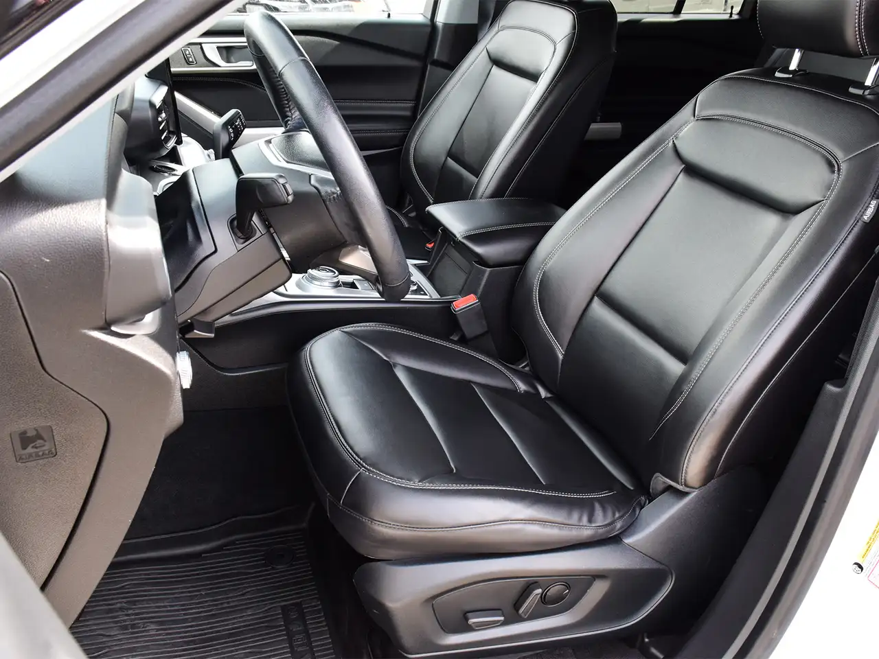 Ford Explorer photo Ford Explorer