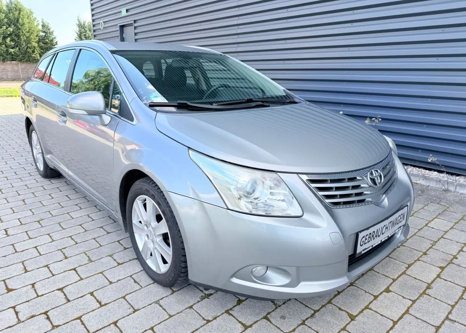 Toyota Avensis Kombi Sol/Klima/Kamera/Navi/PDC/Euro5 Gris - 2