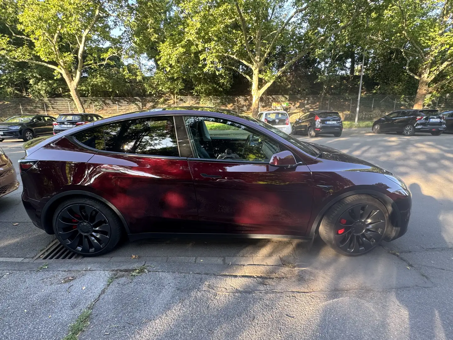 Tesla Model Y Performance Dual Motor AWD free Supercharge Rot - 2