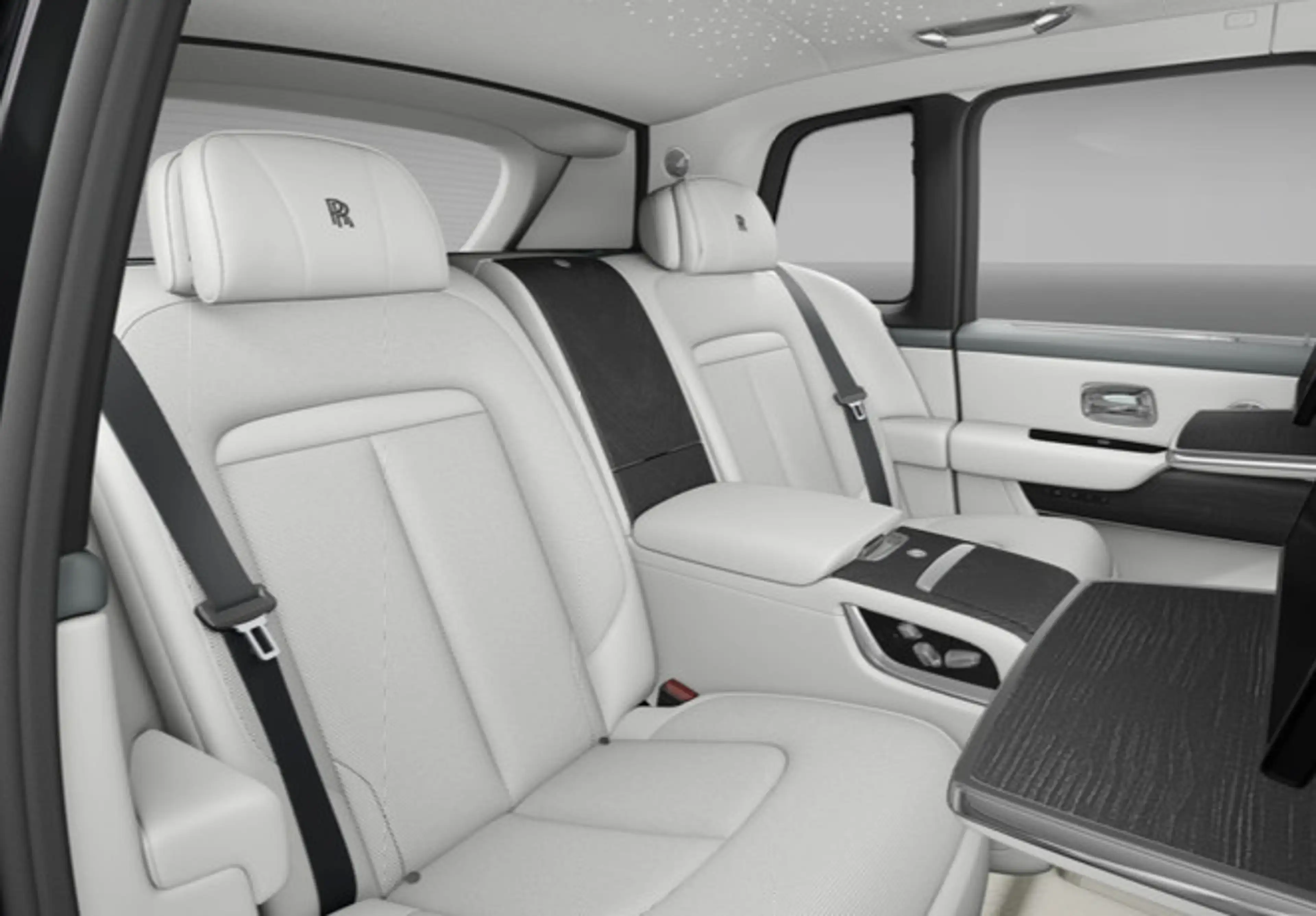 Rolls-Royce Cullinan Silver Badge| 2026 | 4 Seats | On Stock — photo 3