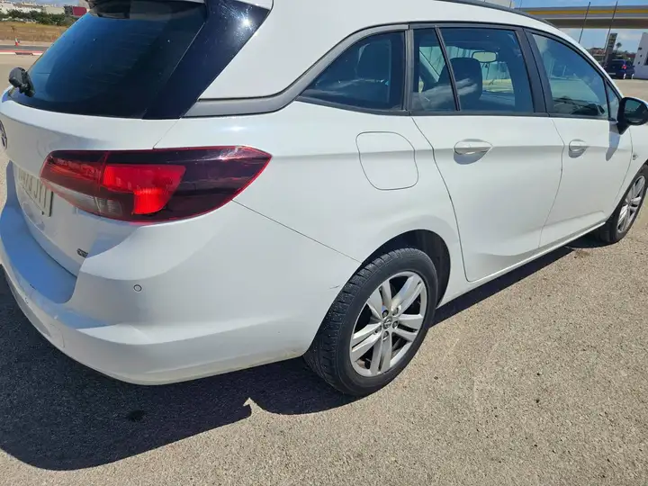 Opel Astra ST 1.6 CDTi S/S Excellence 136 Aut. 2017, foto 9