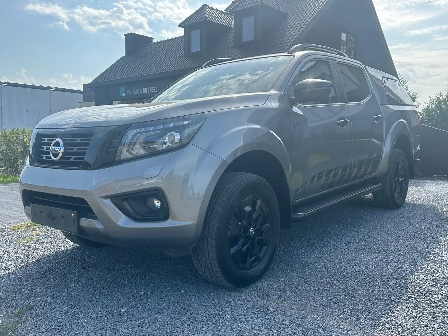 Nissan Navara Navara 4x4 Autm. N-Guard *slechts 27000km* Gris - 1