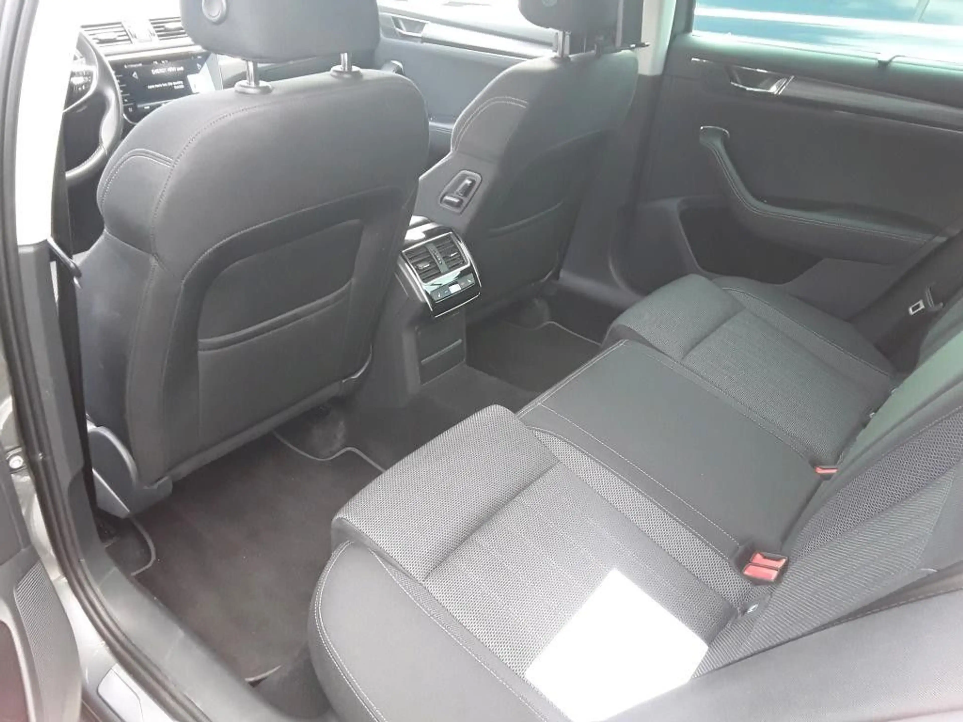 Skoda Superb Combi Style 2.0TDI DSG Navi AHK SHZ ACC — photo 6