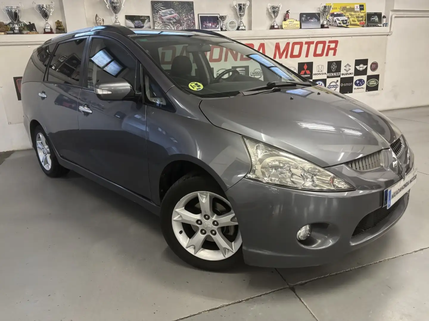 Mitsubishi Grandis 2.0DI-D Intense Gris - 2