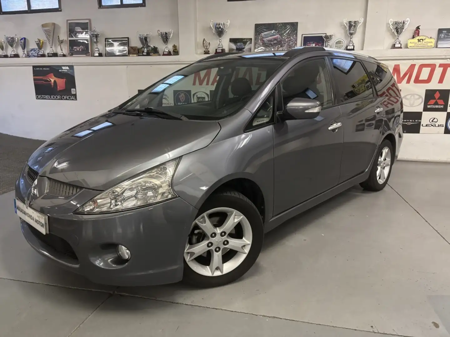 Mitsubishi Grandis 2.0DI-D Intense Gris - 1