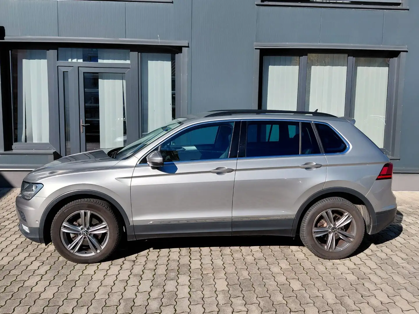 Volkswagen Tiguan Comfortline 2,0 TDI, Anhängevorrichtung Grau - 2