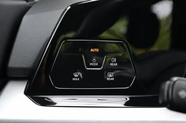 Volkswagen Golf view 19