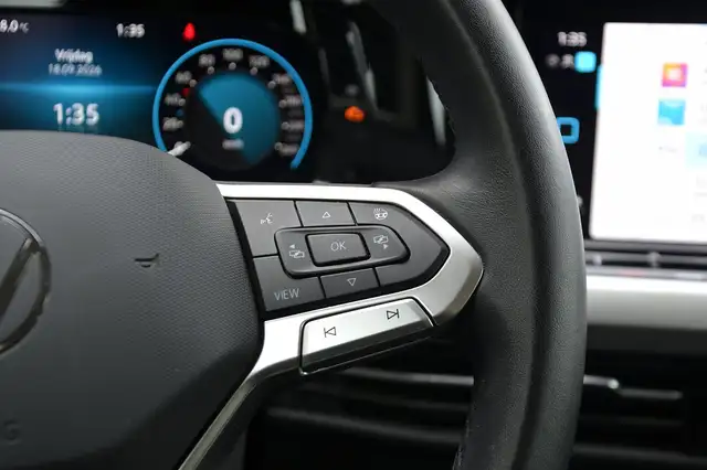 Volkswagen Golf view 21