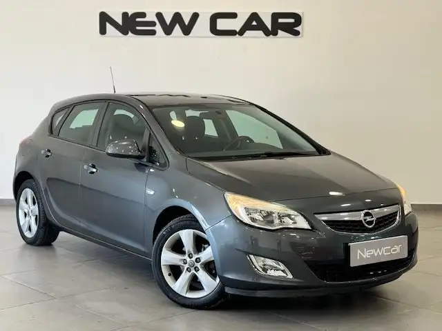 Opel Astra view 3