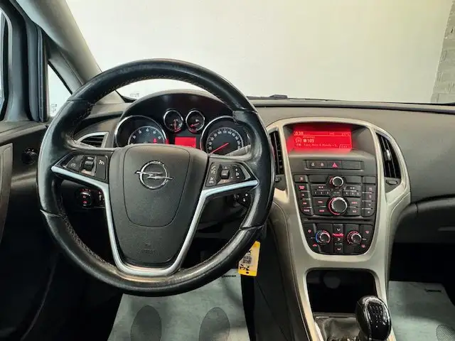 Opel Astra view 9