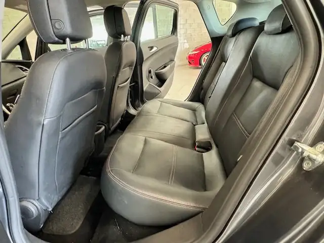 Opel Astra view 8