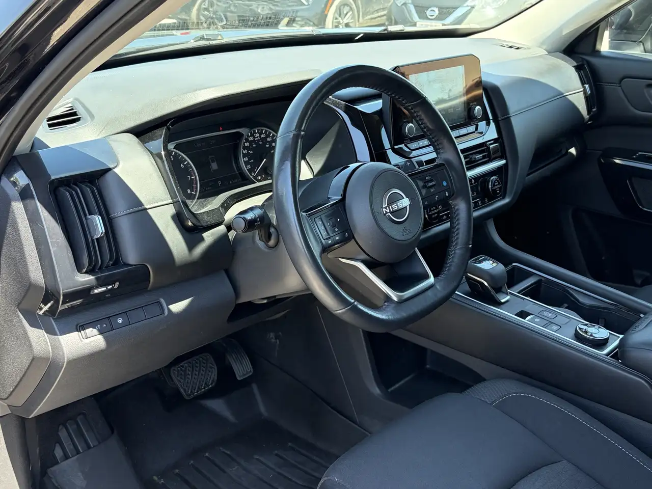 Nissan Pathfinder снимка Nissan Pathfinder