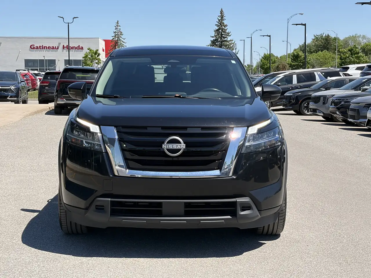 Nissan Pathfinder снимка Nissan Pathfinder