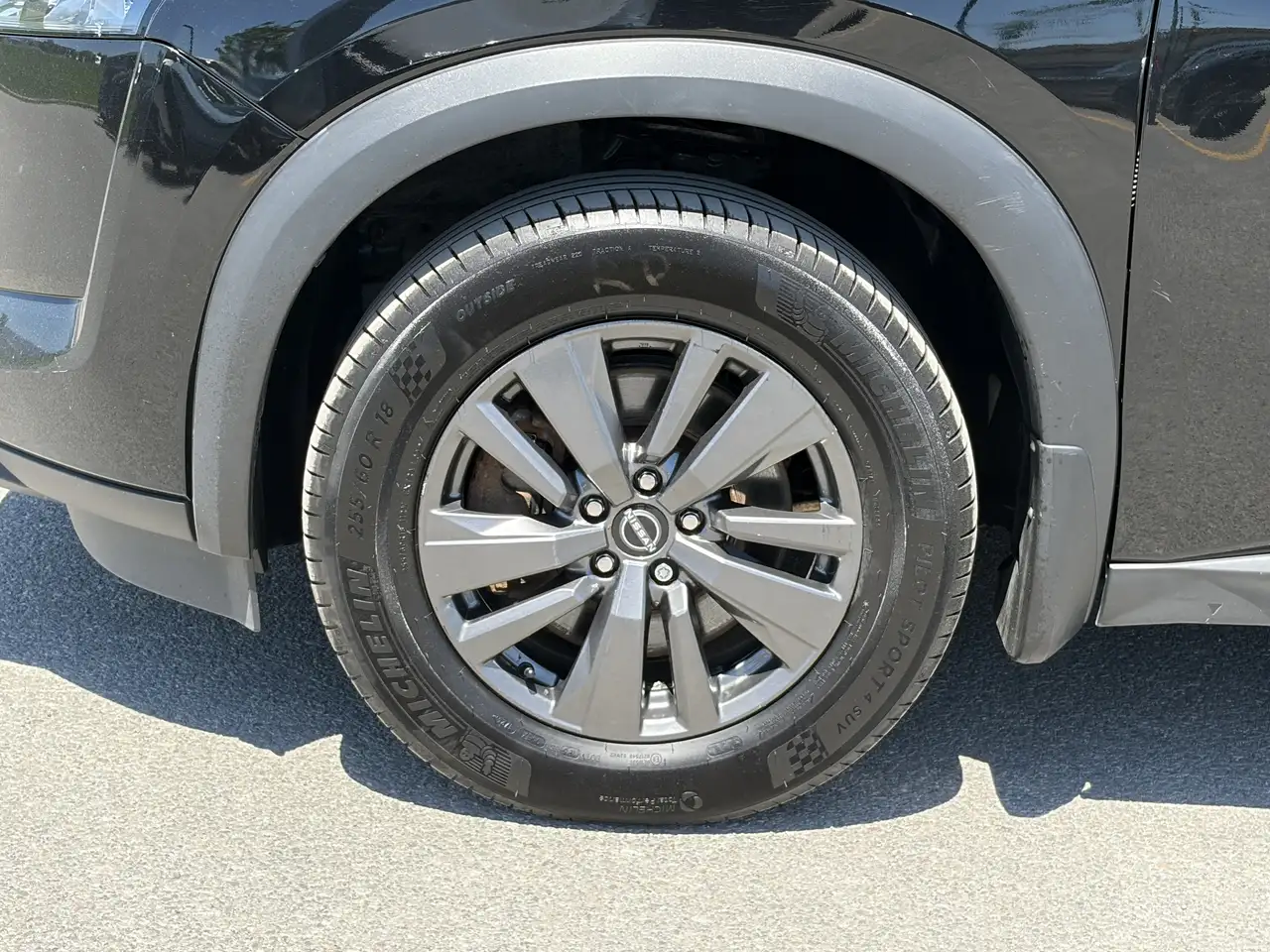 Nissan Pathfinder снимка Nissan Pathfinder