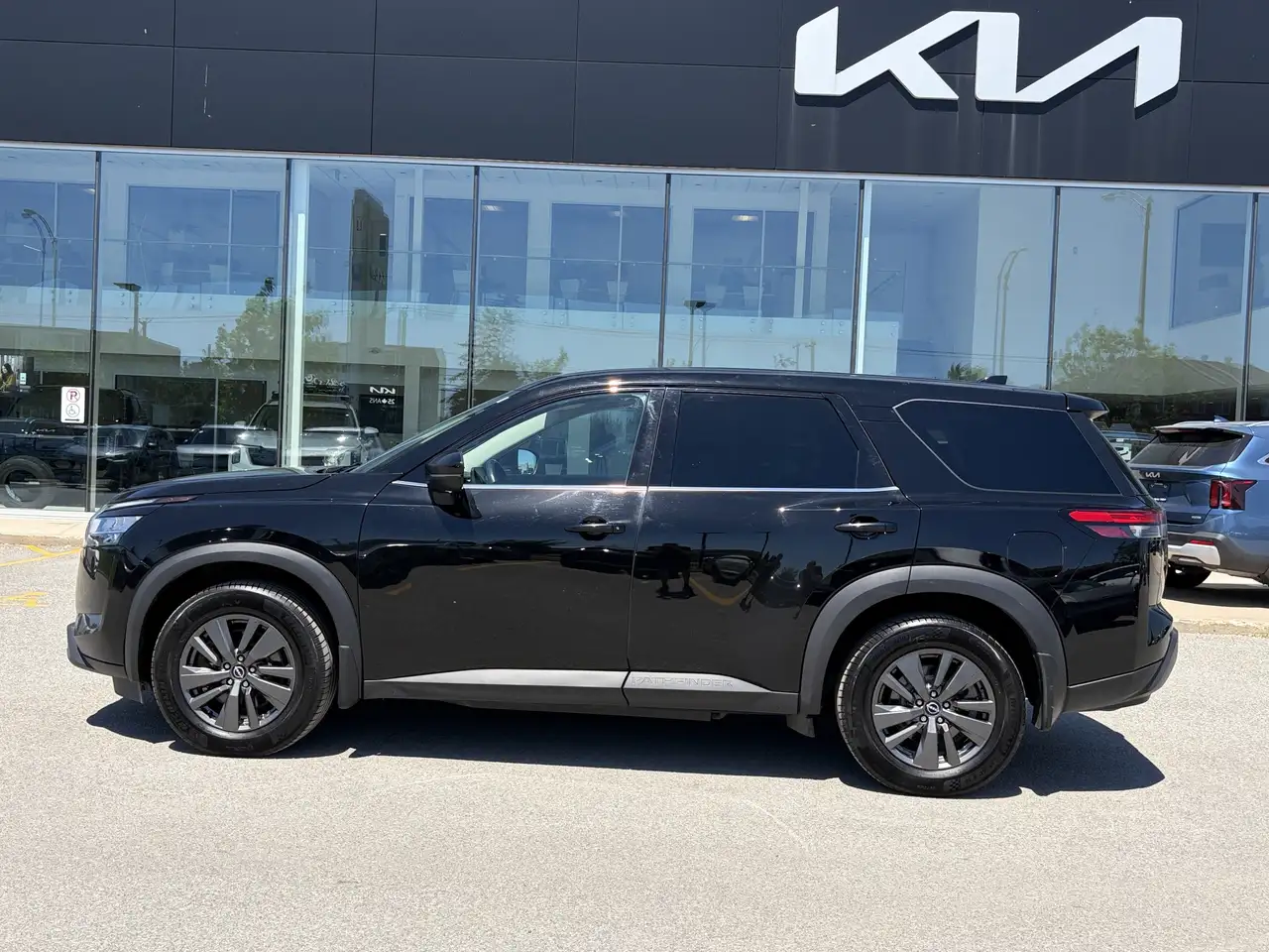 Nissan Pathfinder снимка Nissan Pathfinder