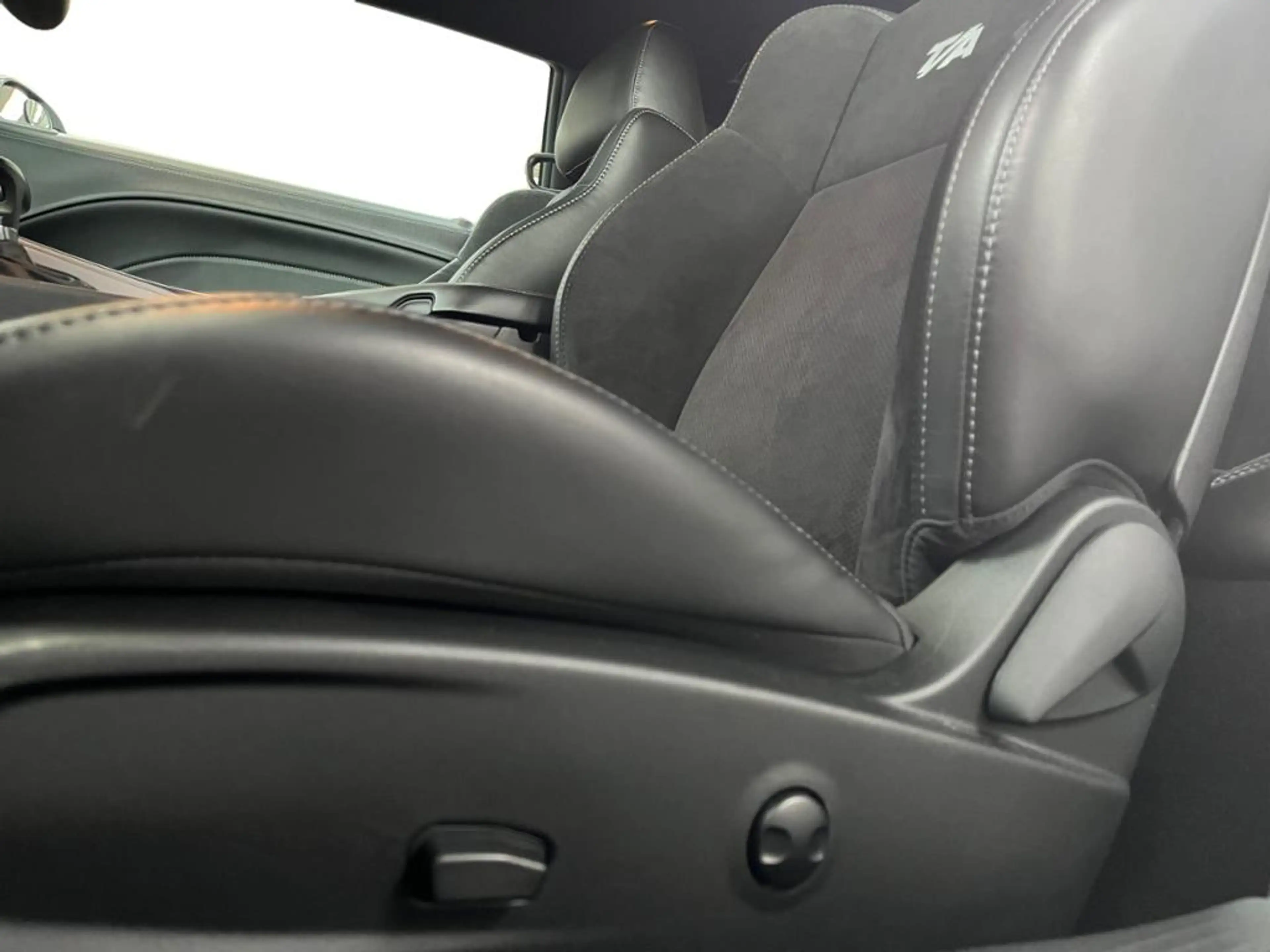 Dodge Challenger 5.7 R/T  Cam+Navi+Sitzklima+Xenon+AUT — photo 11